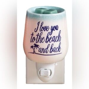 Scentsy “To The Beach and Back” plug in wax warmer with 4 wax bars